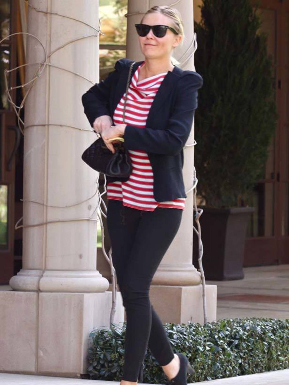 <p><a href="http://www.elleuk.com/starstyle/style-files/(section)/kirsten-dunst">Kirsten Dunst</a> teaming a Breton stripe top with a lightweight blazer, March 2011</p>