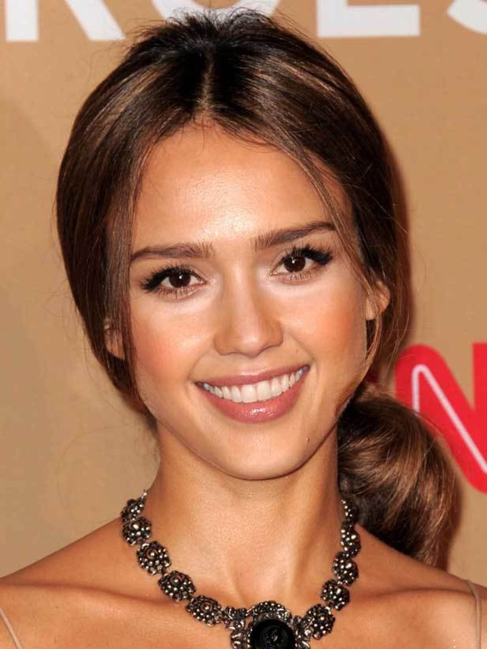 <p><a href="http://www.elleuk.com/starstyle/style-files/%28section%29/Jessica-Alba">Jessica Alba</a> adds a statement necklace to her <a href="http://www.elleuk.com/catwalk/collections/rachel-comey/spring-summer-2011/collection">Rachel Comey SS11</a> dres