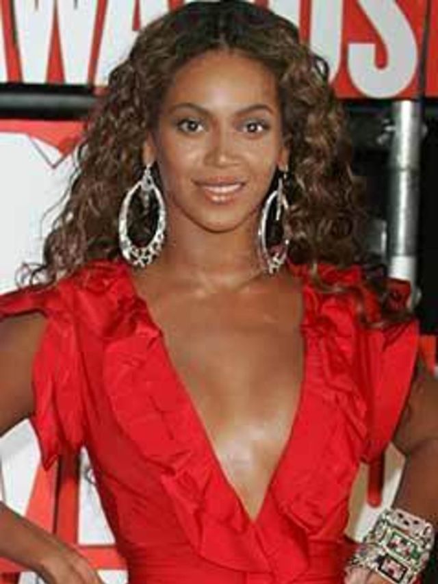 <p>Singer, actress and designer <a href="http://www.elleuk.com/news/Star-style-News/Thierry-Mugler-to-design-for-Beyonce">Beyonce</a> is set to add another string to her bow, this time turning her hand (or should we say nose) to creating a <a href="http:/