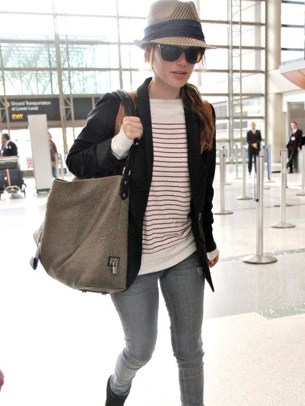 <p>Rachel Bilson looking chic in a stripe T-shirt and fedora</p>