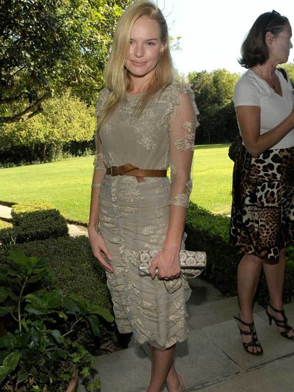 <p><a href="http://www.elleuk.com/starstyle/style-files/%28section%29/kate-bosworth/%28offset%29/12/%28img%29/140881">Kate Bosworth</a> in <a href="http://www.elleuk.com/catwalk/collections/burberry-prorsum/autumn-winter-2010">Burberry Prorsum </a></p>