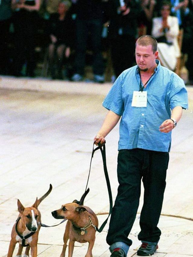 <p>Alexander McQueen with his dogs, S/S '99</p>