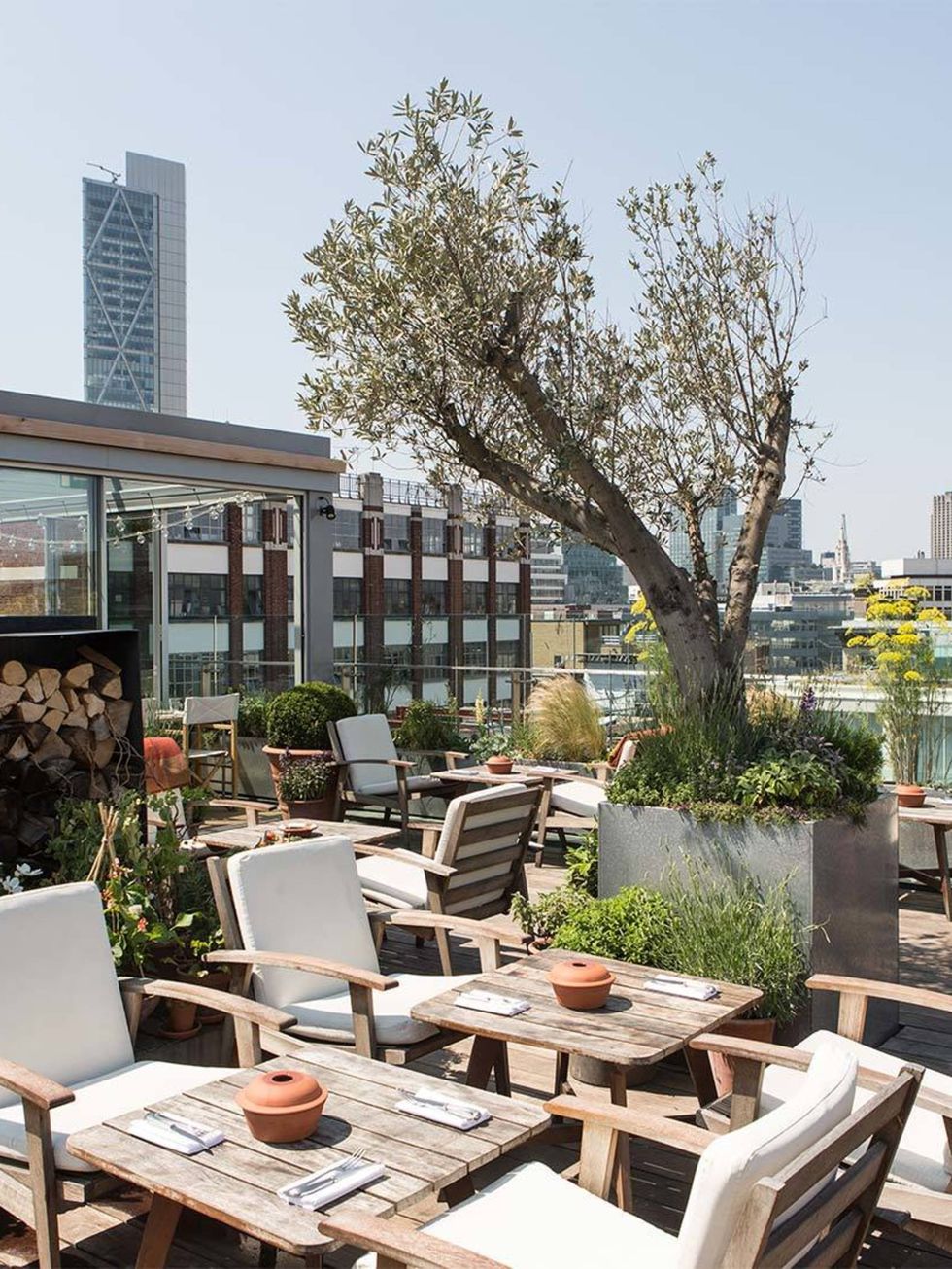 EAT: Brunch at Albion Neo Bankside

On the weekend a boring breakfast just wont cut it. Head down to the Albion, the Terence Conran owned and designed restaurant just behind Tate Modern.

Overlooking a beautiful garden, the restaurant offers a menu of fi