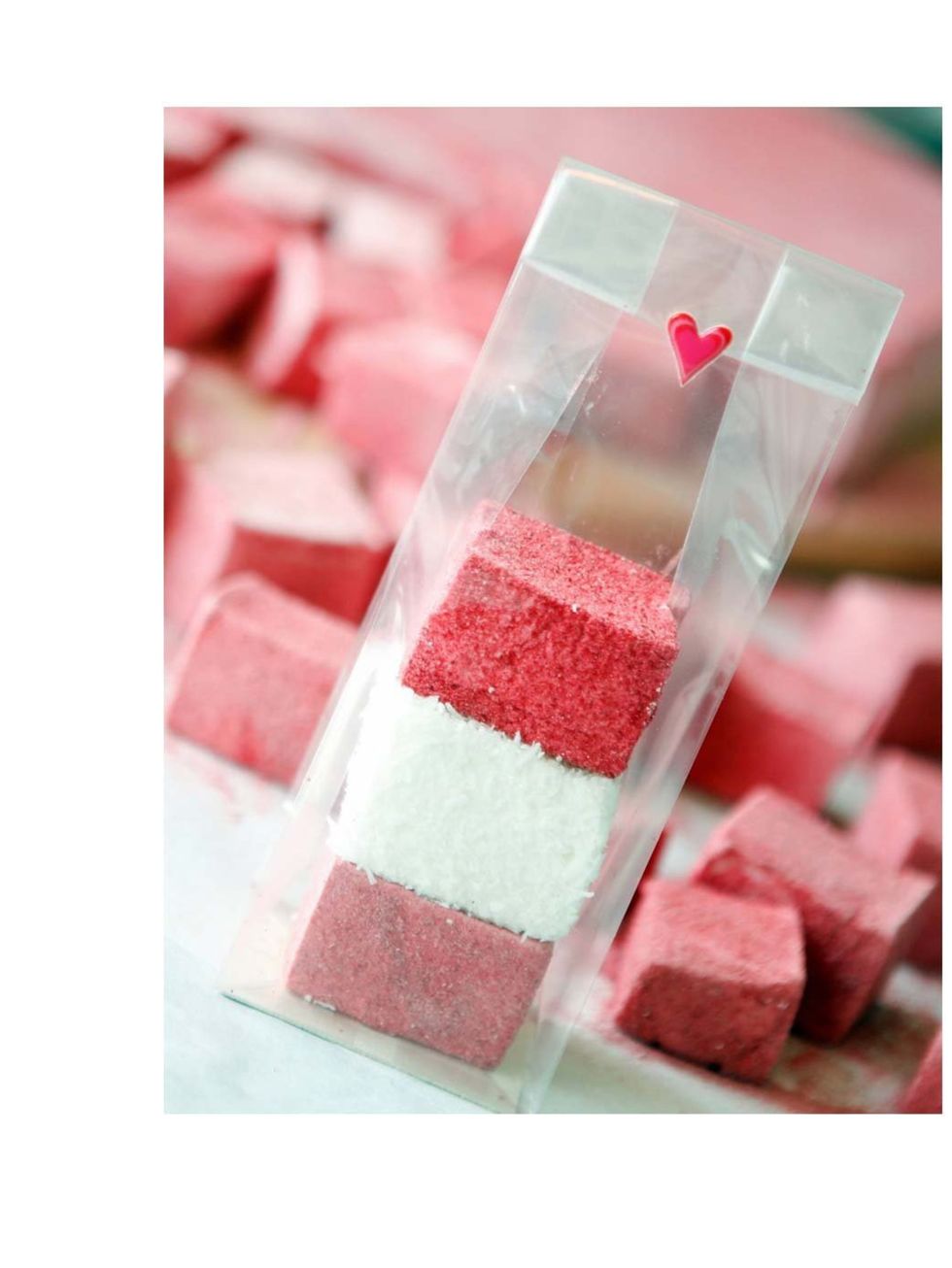 <p><a href="http://www.londonmarshmallows.co.uk/">Gourmet Marshmallows</a></p><p>Posh marshmallows are the new cupcakes dontcha know. We got an inkling when we were sent a selection of fancy treats from gin to balckcurrent to chilli and mint flavour. All 