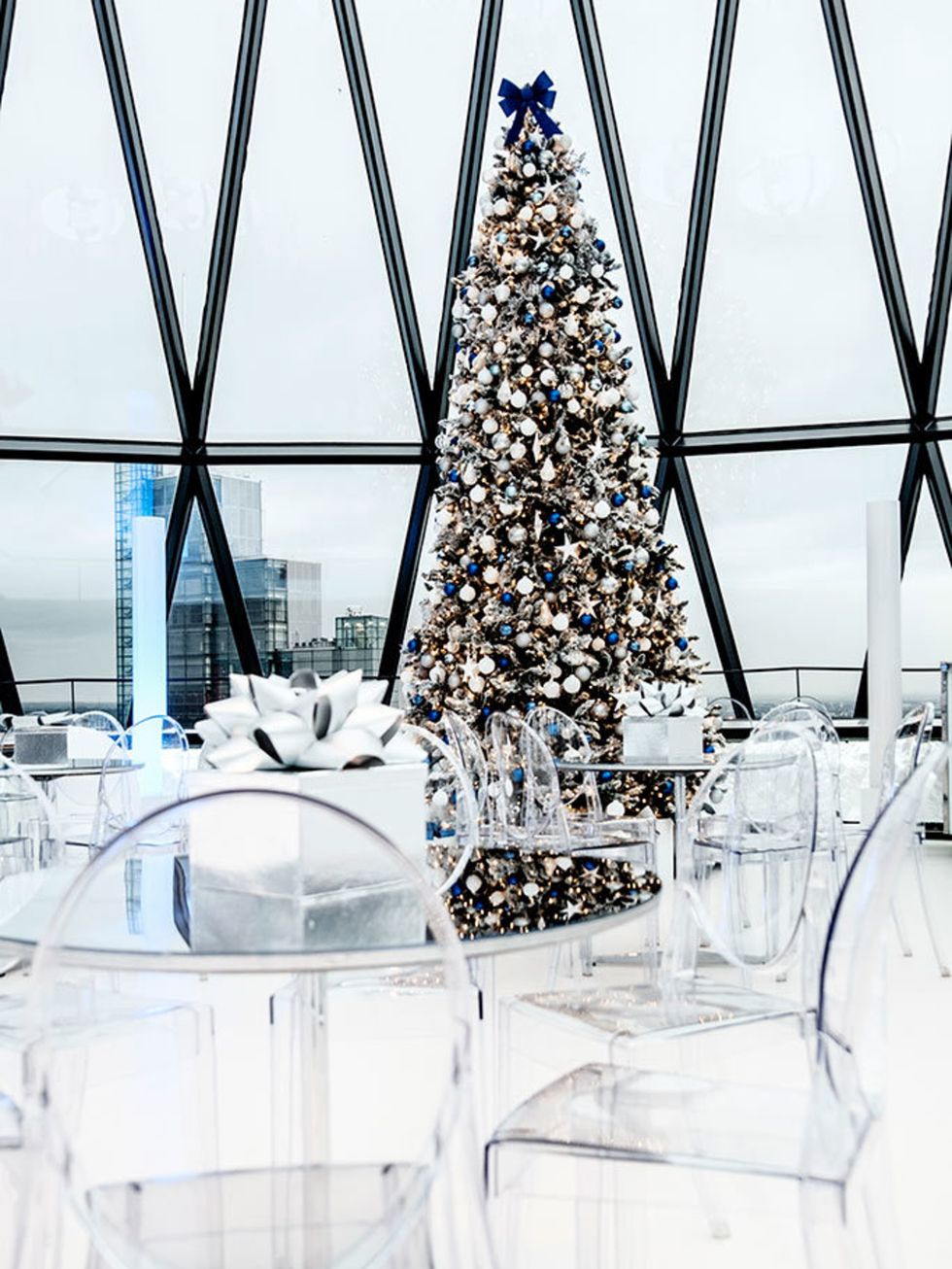 <p>DRINK: Snow Globe in the Sky</p>

<p>Anyone fancy getting high this Christmas? In the literal sense, we mean: 40 storeys up (not sure what you were thinking). Well, heres your chance, at this gorgeous new festive pop-up at the top of The Gherkin. Its 