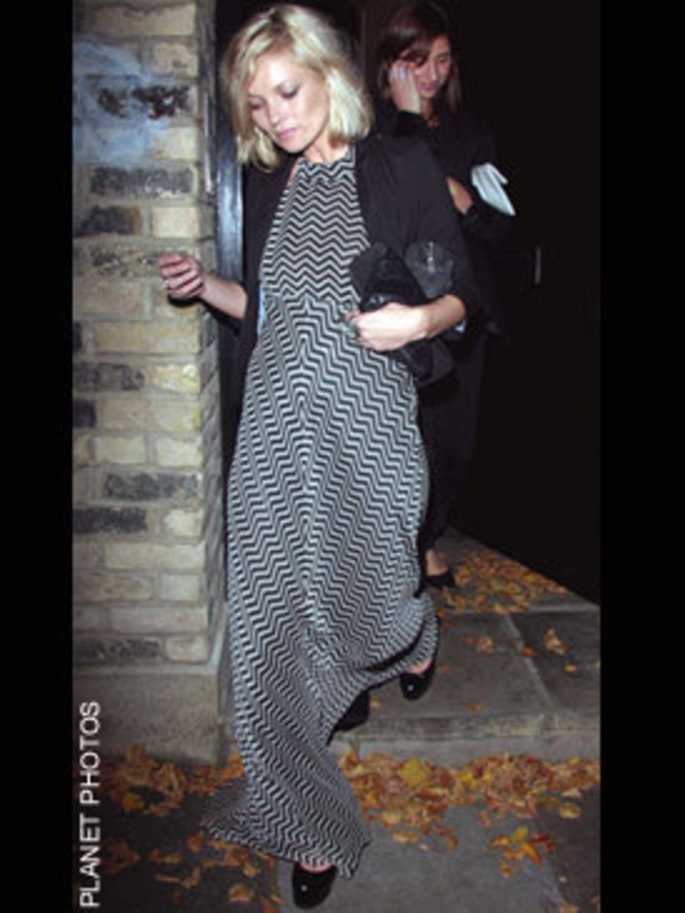 <p>Kate Moss in monochrome pop-art print</p>