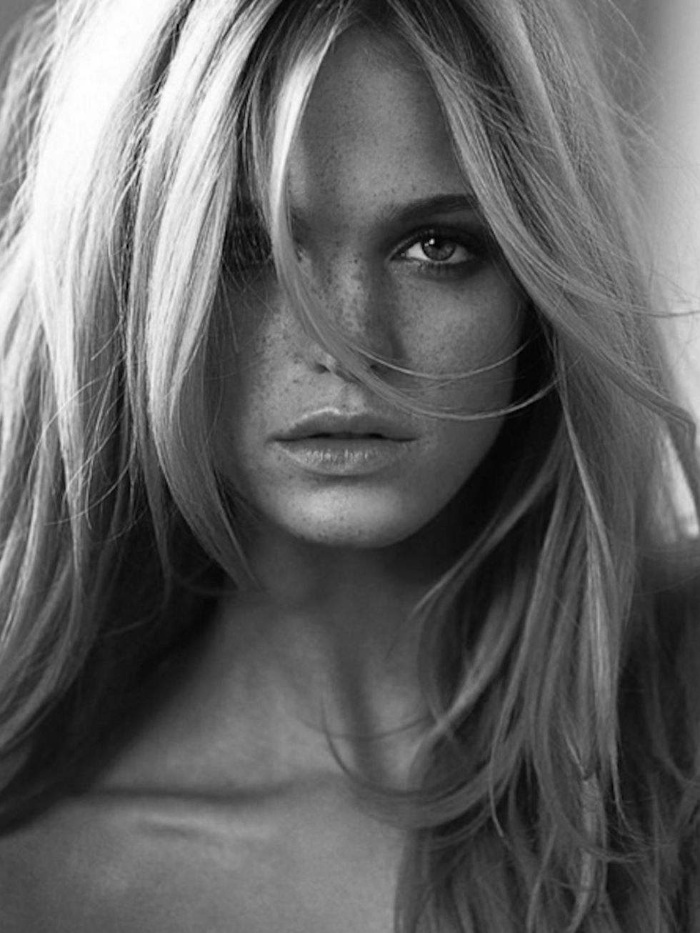 Victoria's Secret Angel Erin Heatherton has an entirely covetable face, don't you agree?