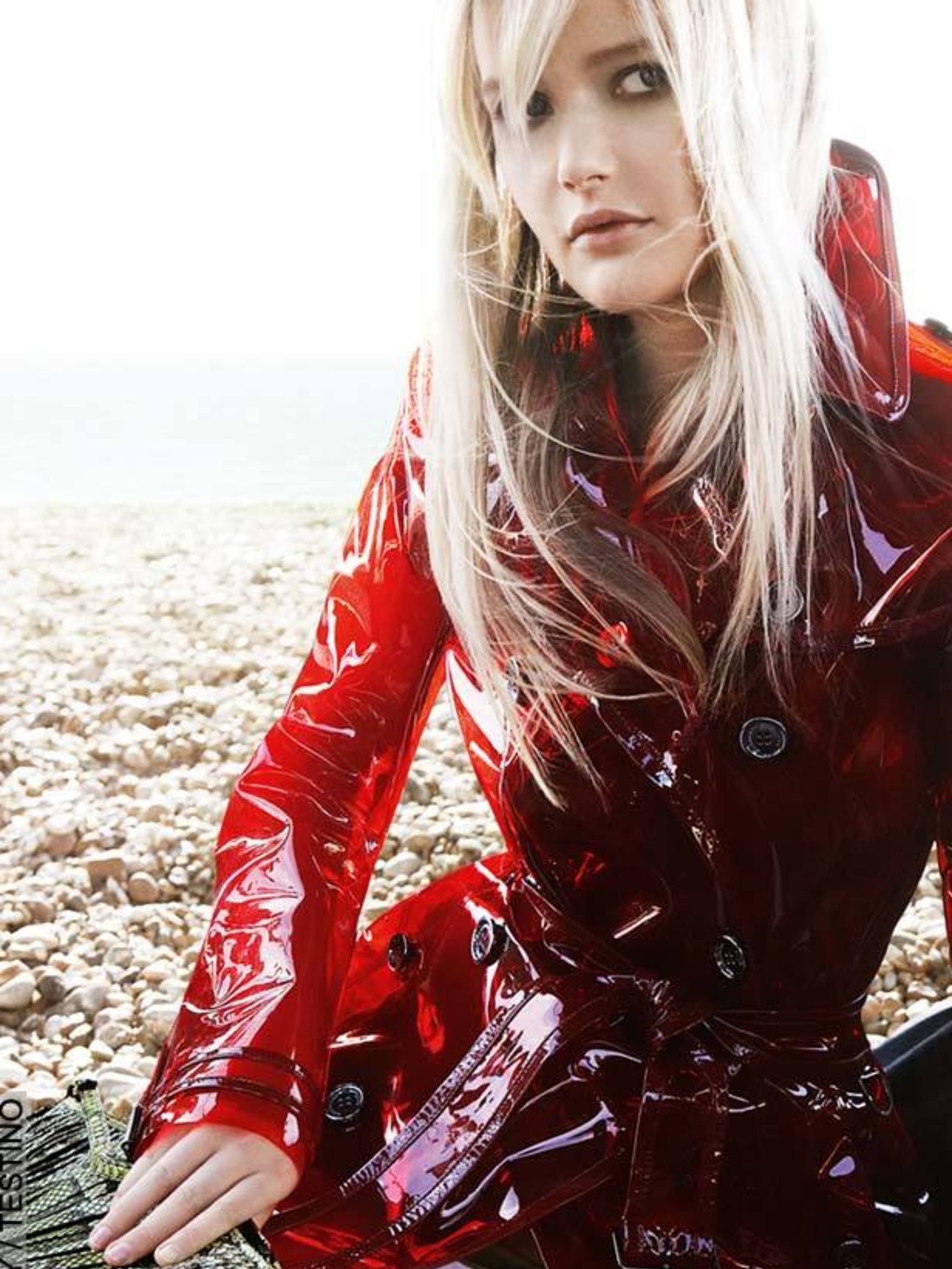 Red (mac) alert in new Burberry ad