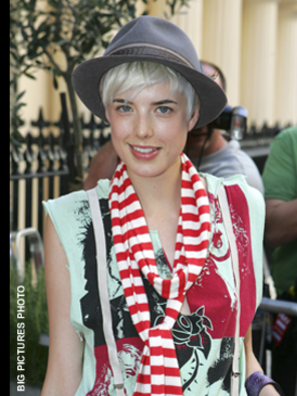 <p>Agyness teams her trilby with a Marc by Marc Jacobs scarf and tee, the epitome of quirky-chic.</p>