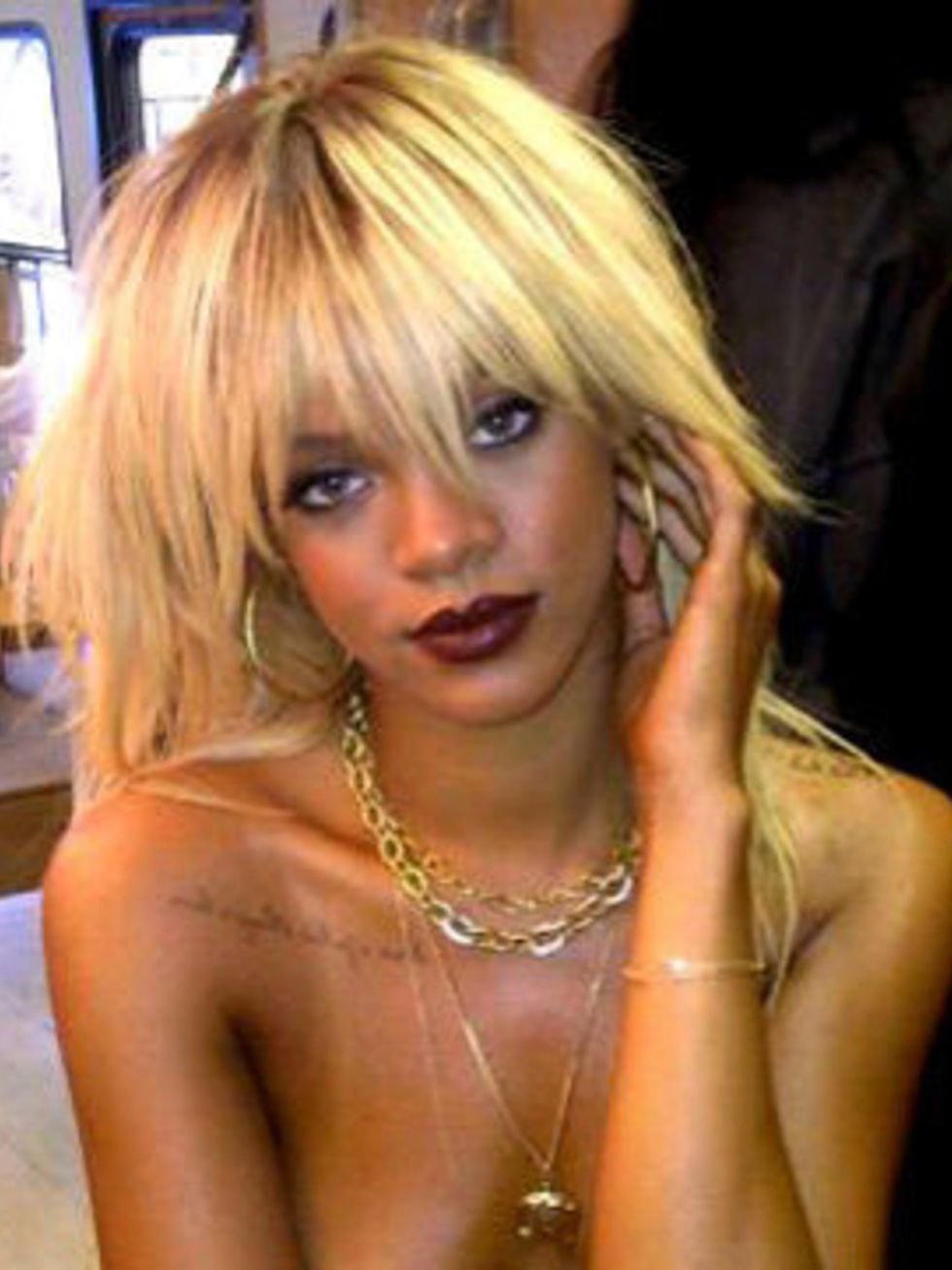 <p>The twit pic Rihanna posted of her new blonde hair on her Twitter account @rihanna</p>
