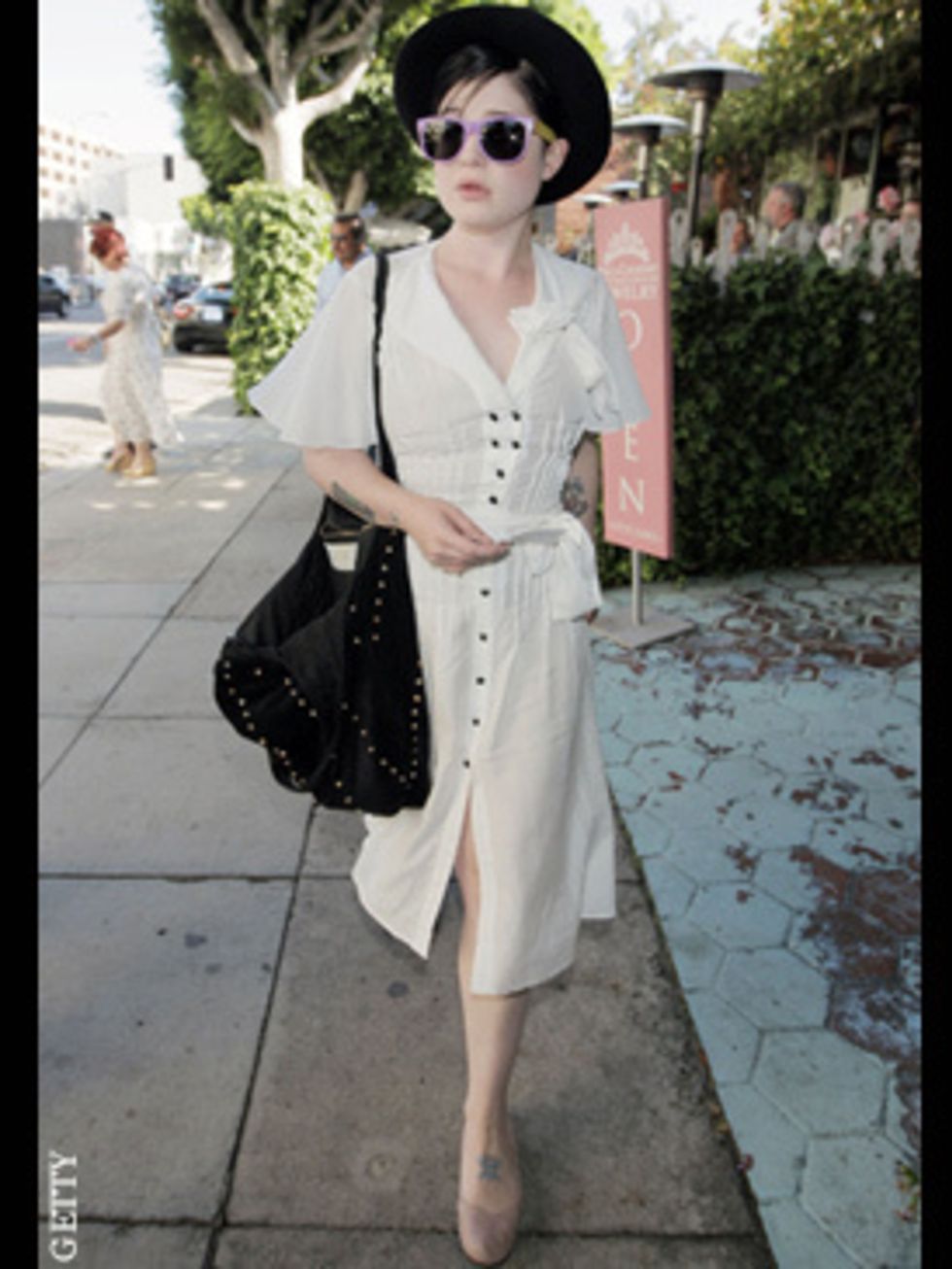<p>Kelly Osbourne injects a little dose of London street-chic in to lunch with her mum Sharon in L.A</p>