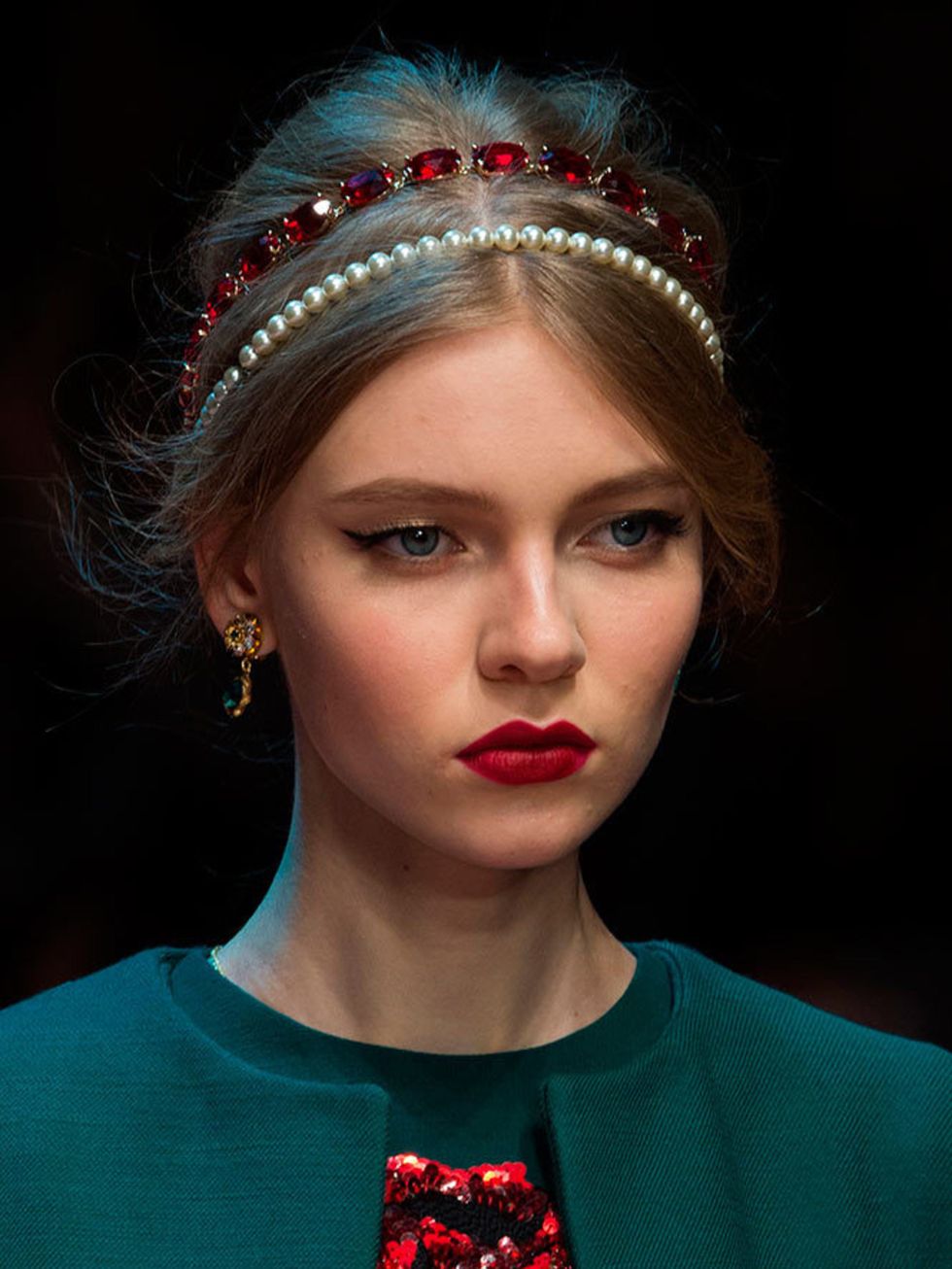 <p><a href="http://www.elleuk.com/catwalk/dolce-gabbana/autumn-winter-2015"><strong>Dolce &amp; Gabbana</strong></a></p>

<p>The look: Glam mama</p>

<p>Hair stylist: <a href="http://www.elleuk.com/beauty/the-beauty-experts-you-need-to-know-charlotte-tilb
