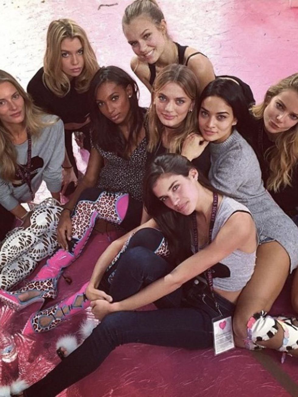 Victoria's Secret Show @ victoriassecret
Practice makes perfect! The girls take a break after a long day at rehearsals. #VSFashionShow #regram @sarasampaio #ButCanWeBorrowThoseShoes