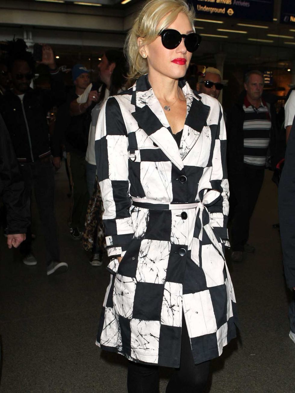 <p>Gwen Stefani taps into the black and white trend with checkerboard mac whilst out in London, September 2012. </p>