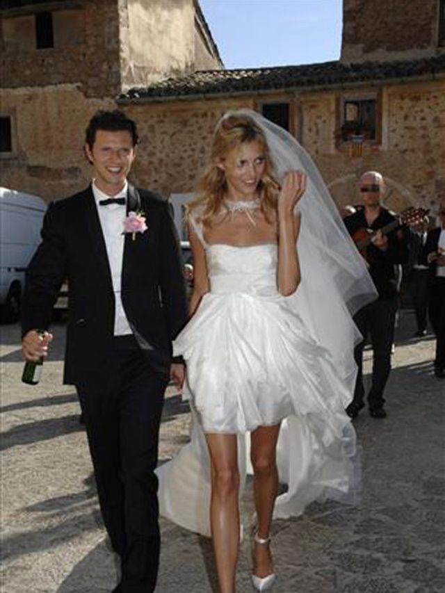 <p>Anja Rubik at her wedding</p>