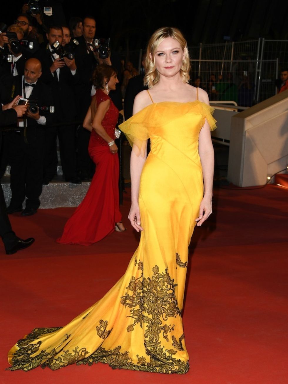 <p>Kirsten Dunst wears Maison Margiela Haute Couture designed by John Galliano to the 'Neon Demon' premiere during the 69th annual Cannes Film Festival</p>