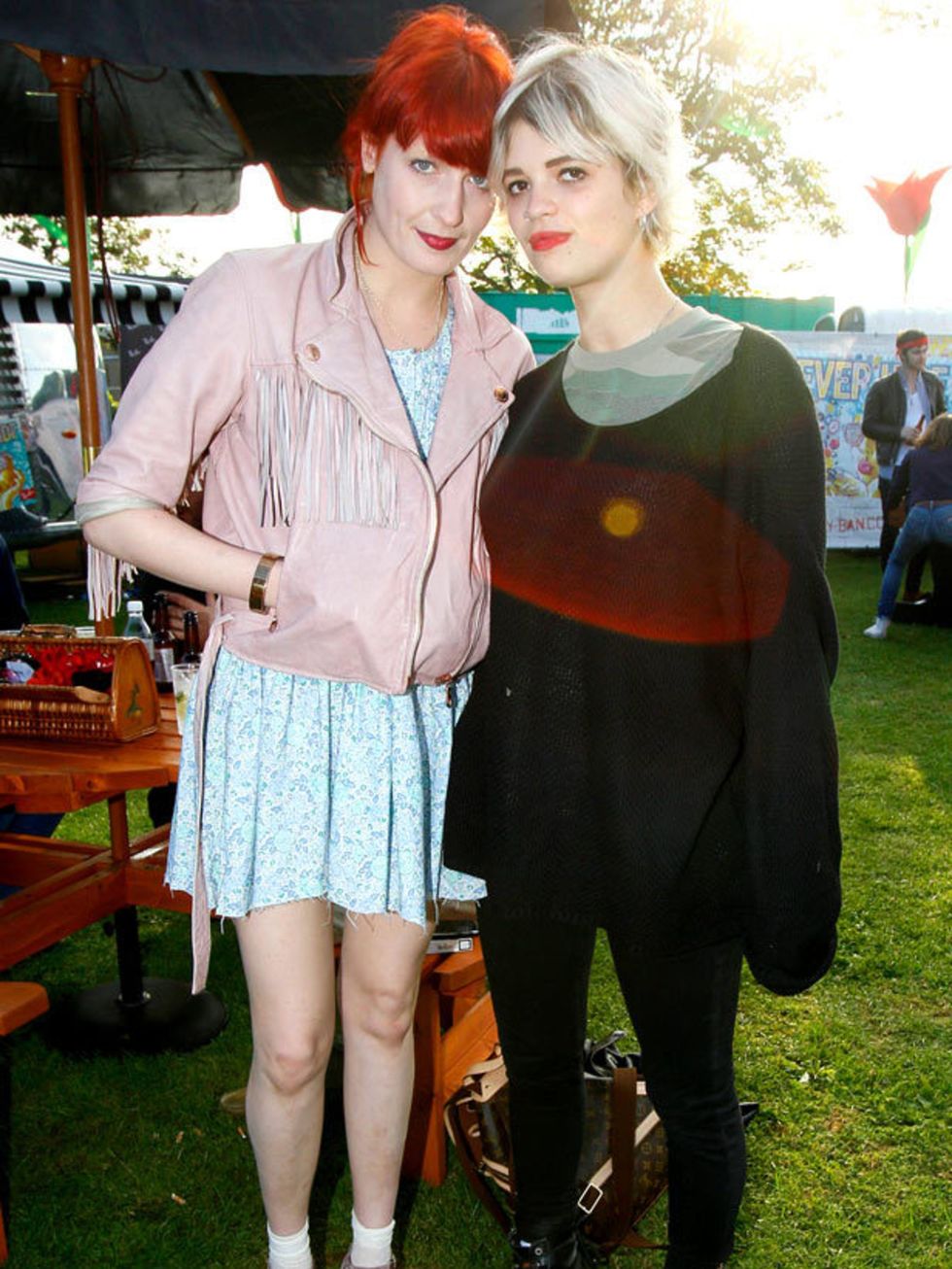 <p>Florence Welch wearing a Mulberry leather jacket with Pixie Geldof </p>