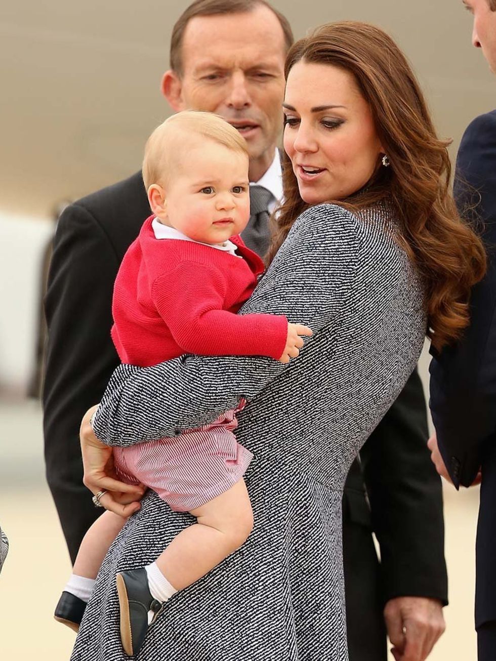 <p>Kate and George say goodbye as they depart Australia to fly home to the UK.</p>
