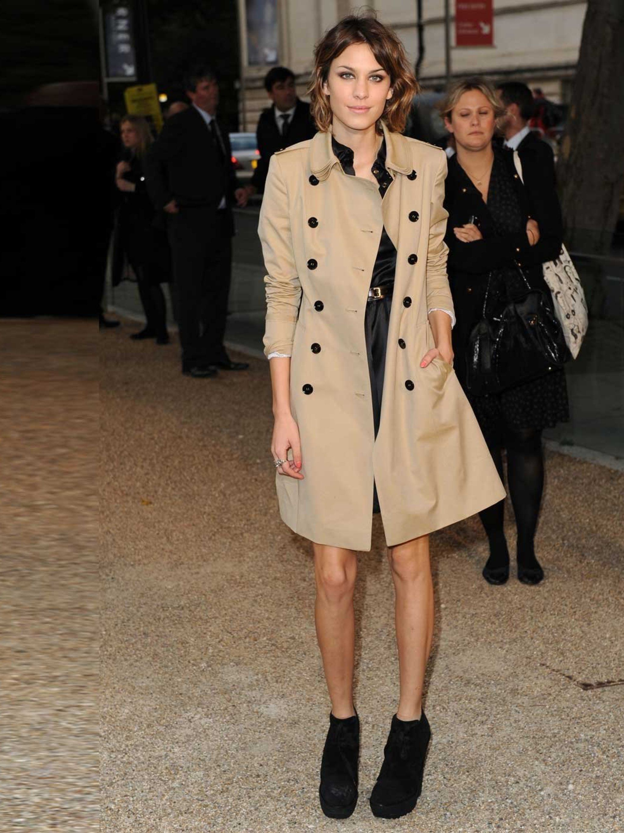 The Trench Coat: 27 Celebrity Wearers Who Have Embraced The Staple With  Ease British Vogue 