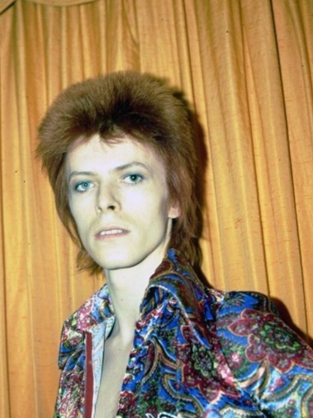 david_bowie_style_icon_evolution_retrospective_gallery_getty_09__thumbnail