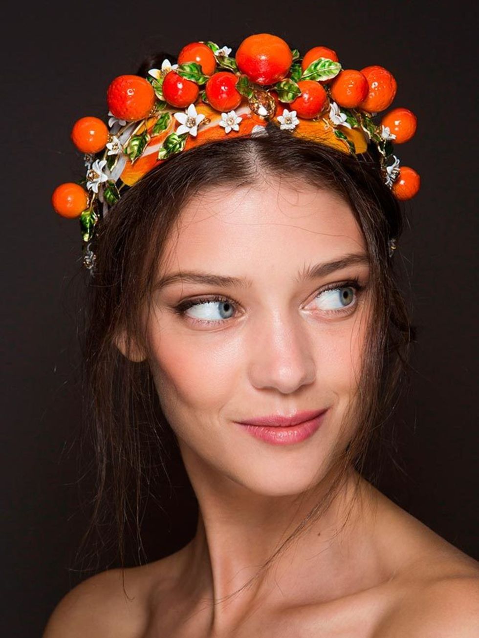 <p><a href="http://www.elleuk.com/catwalk/dolce-gabbana/spring-summer-2016"><strong>Dolce & Gabbana</strong></a></p>

<p>The Look: Holiday Vibes</p>

<p>Hair Stylist: <a href="http://www.elleuk.com/beauty/the-beauty-experts-you-need-to-know-charlotte-tilb