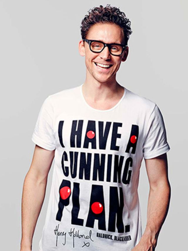 tom-hiddleston-wearing-comic-relief-tshirt-red-nose-day-2015-thumb