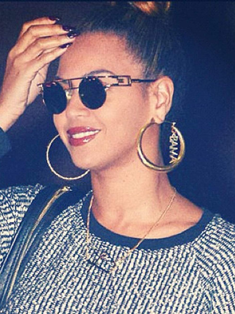 <p><a href="http://www.elleuk.com/star-style/news/beyonce-s-political-fashion-statement">Beyonce</a> shows her Presidential campaign support with her Obama endorsing earrings.</p>