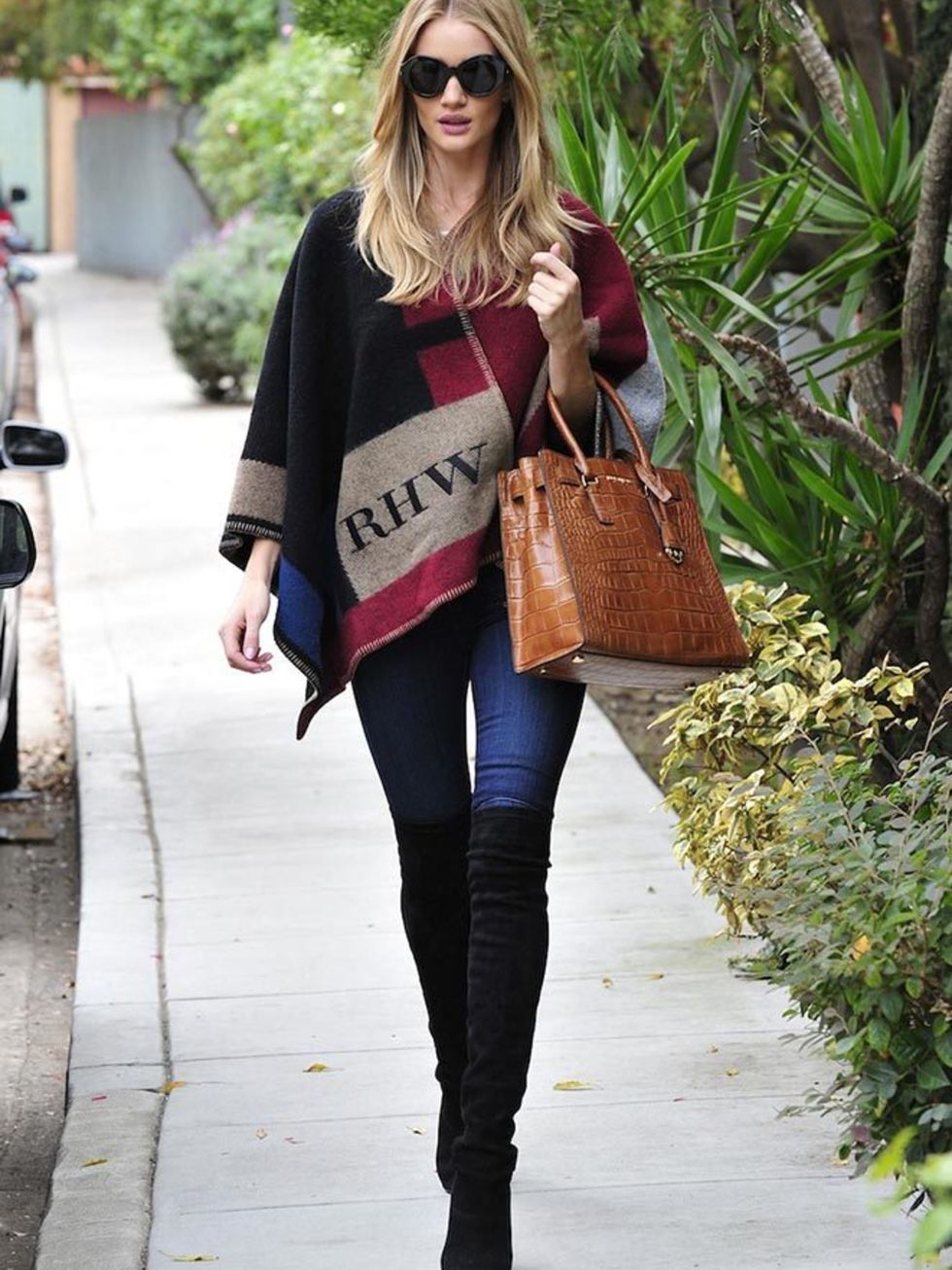<p><a href="http://www.elleuk.com/fashion/celebrity-style/rosie-huntington-whiteley-style-file">Rosie Huntington-Whiteley</a> wears a custom Burberry poncho while out and about in LA.</p>