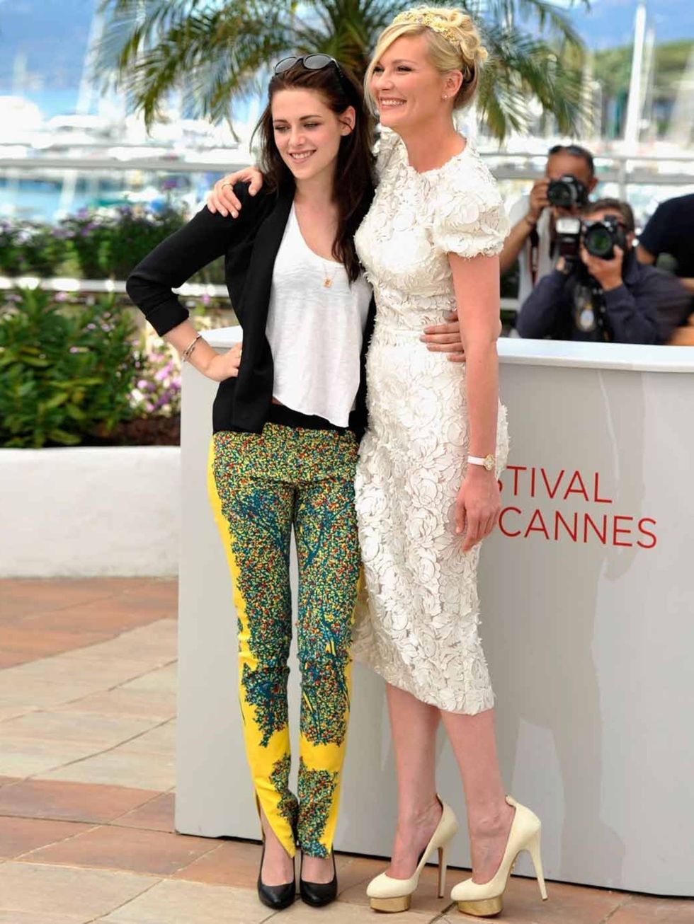 <p>Kristen Stewart and Kirsten Dunst at the On the Road photo call in Cannes</p>