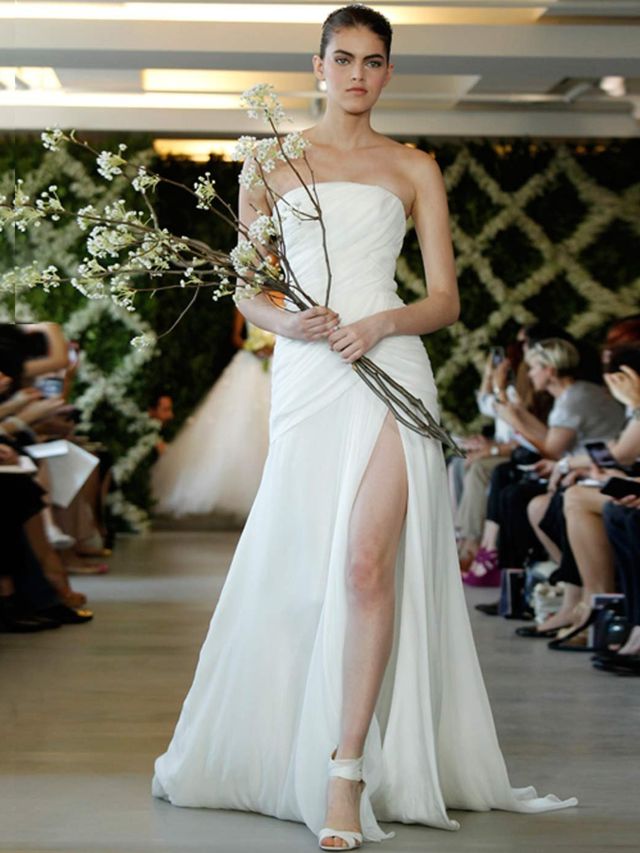 <p>Could this Oscar de la Renta SS13 bridal gown be Angelina Jolie's wedding dress?</p>
