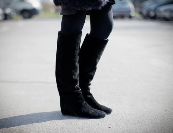 Textile, Boot, Human leg, Street fashion, Denim, Black, Leather, Jacket, Fur, Riding boot, 