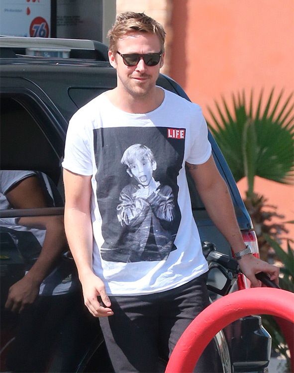 Ryan Gosling looks chiseled in t-shirt and jeans as he heads to the gym  amid First Man controversy | Daily Mail Online