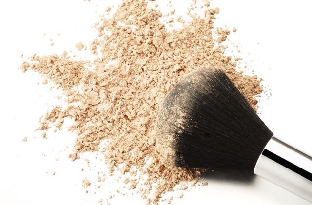 Make-up tips: Fix loose powder with one trick