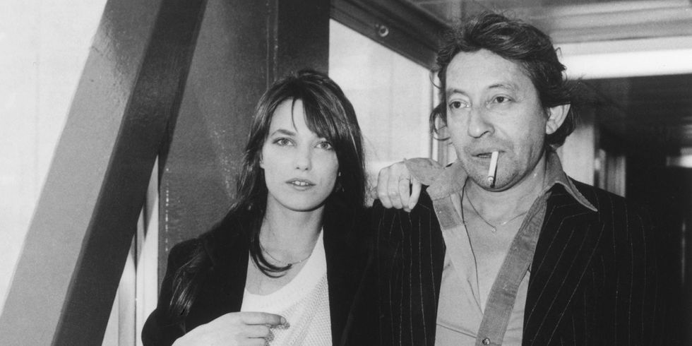 French singer, actor and director Serge Gainsbourg (1928 - 1991) with his wife, English actress Jane Birkin, in London to publicise their film 'Je t'aime... moi non plus', 26th April 1977