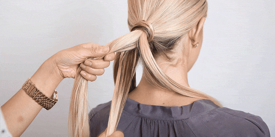 Finger, Hairstyle, Skin, Wrist, Joint, Style, Long hair, Neck, Blond, Hair accessory, 