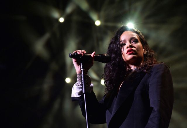 Rihanna breaks down in Dublin | ELLE UK