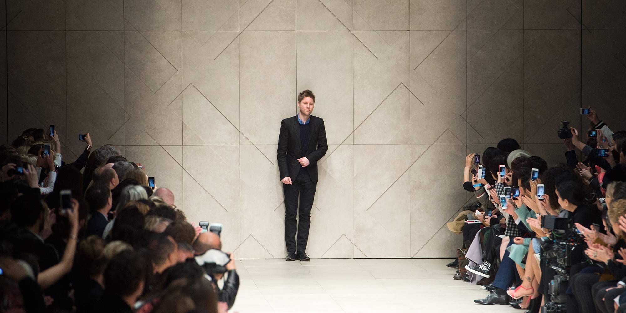 S Elle Com Uk Life And Culture News A30220 Rihanna 1468244984 Christopher Bailey Burberry Getty Jpg