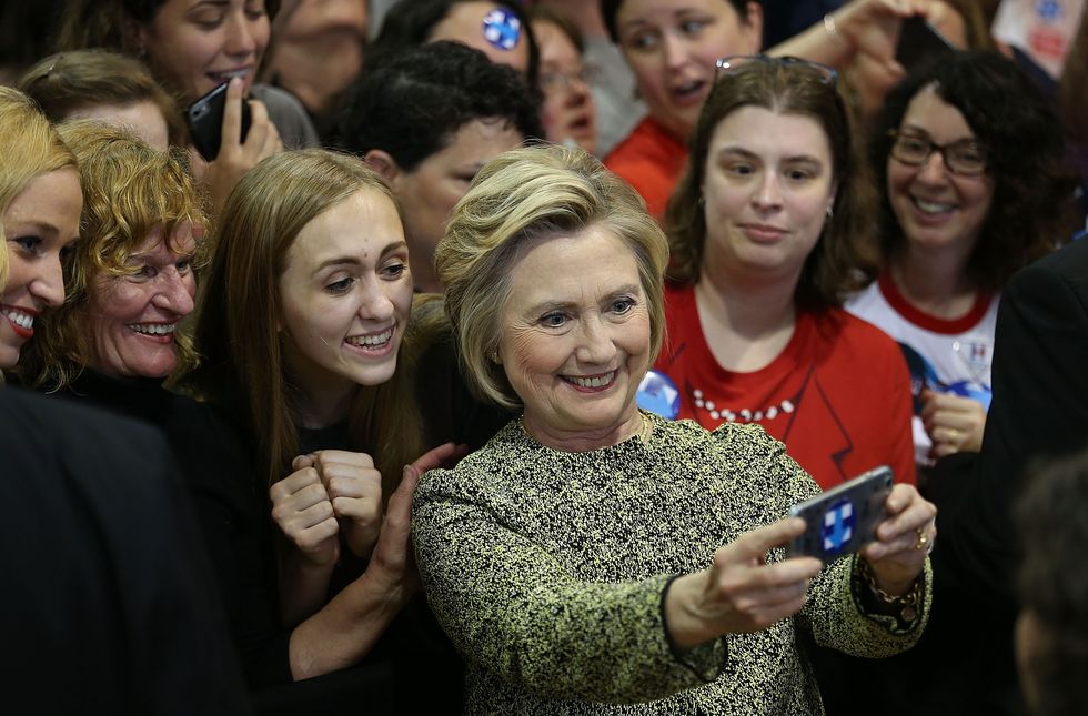Hillary Clinton takes selfie with supporters | ELLE UK