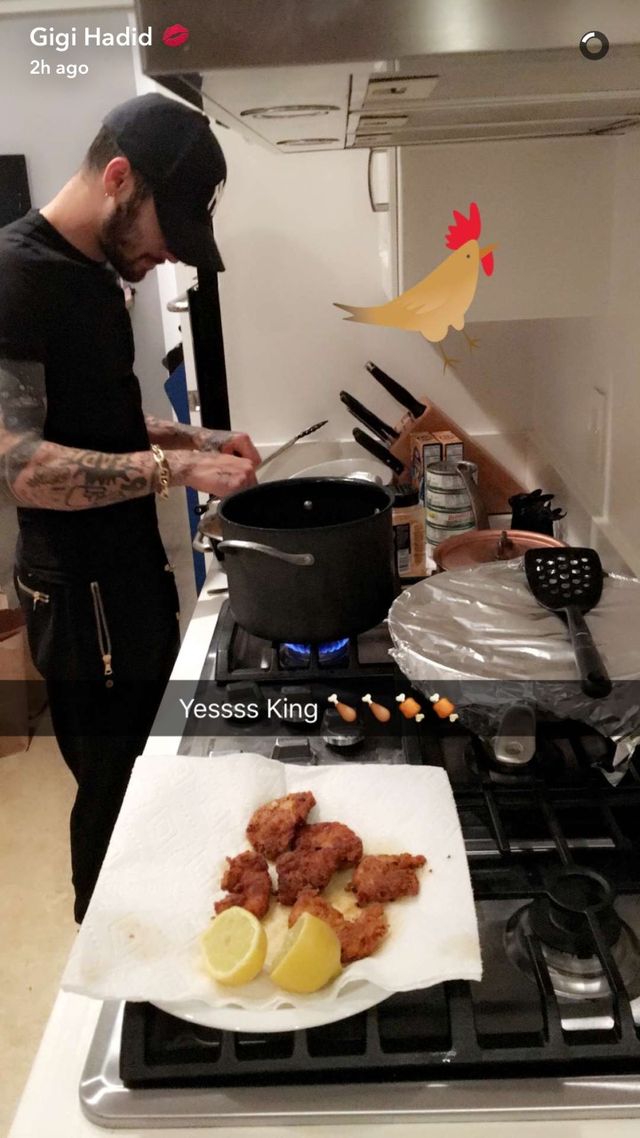 Zayn Malik Cooks For Gigi Hadid In Latest Snapchat Story | ELLE UK