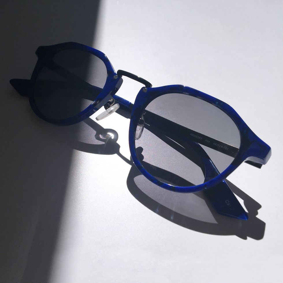 Eyewear, Vision care, Blue, Product, Glass, Personal protective equipment, Electric blue, Tints and shades, Light, Cobalt blue, 