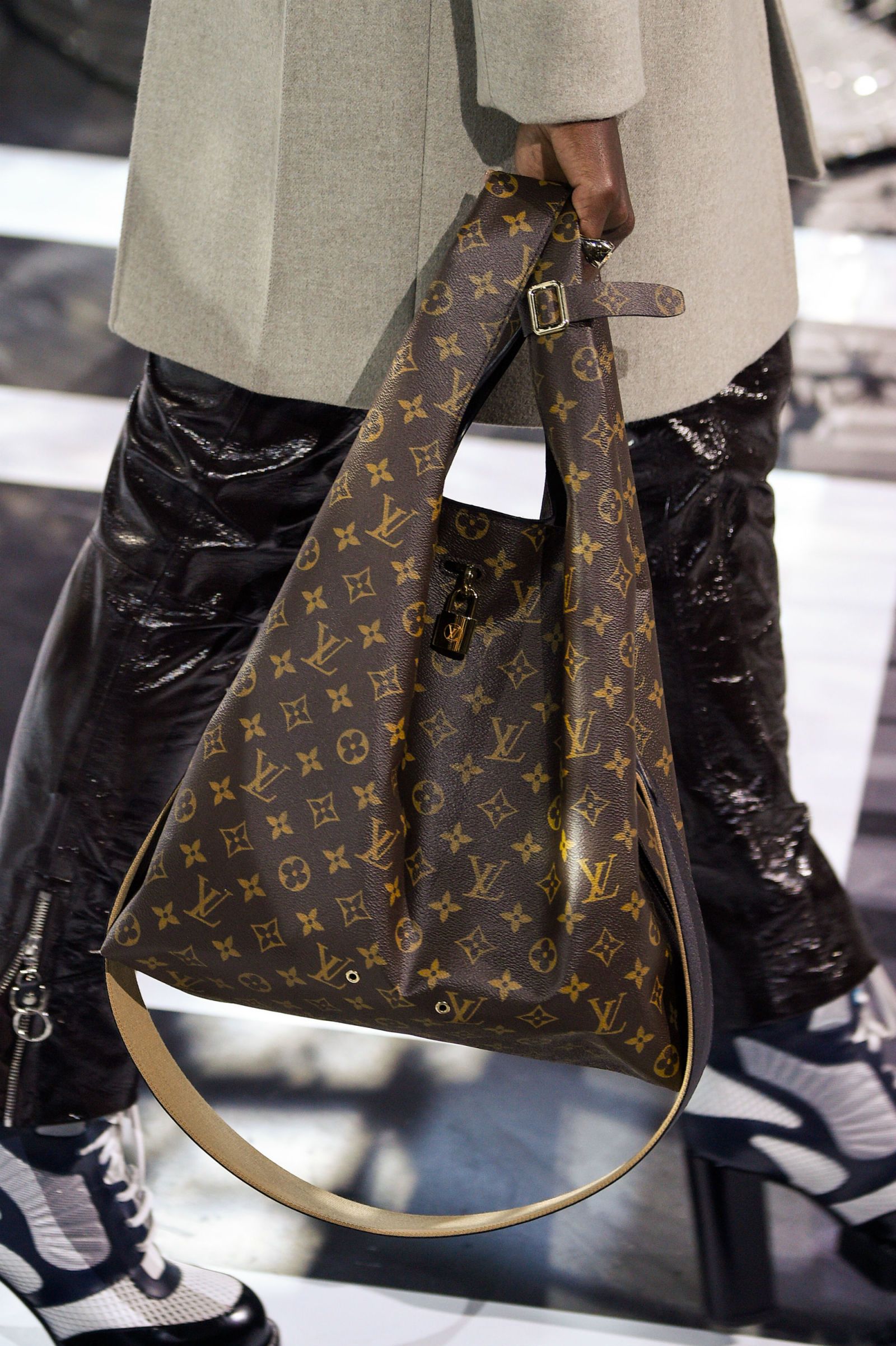 Louis vuitton slouchy discount bag