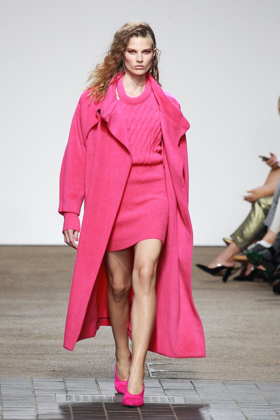 Sleeve, Shoulder, Fashion show, Joint, Outerwear, Magenta, Pink, Style, Runway, Fashion model, 