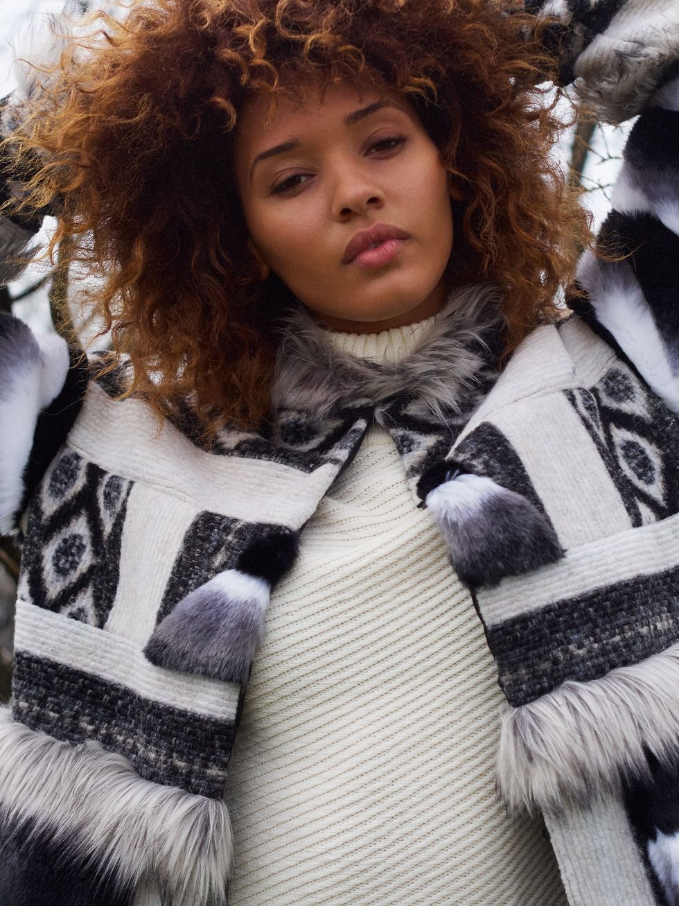 Textile, Winter, Fur clothing, Fur, Animal product, Ringlet, Natural material, Jheri curl, Hood, Brown hair, 