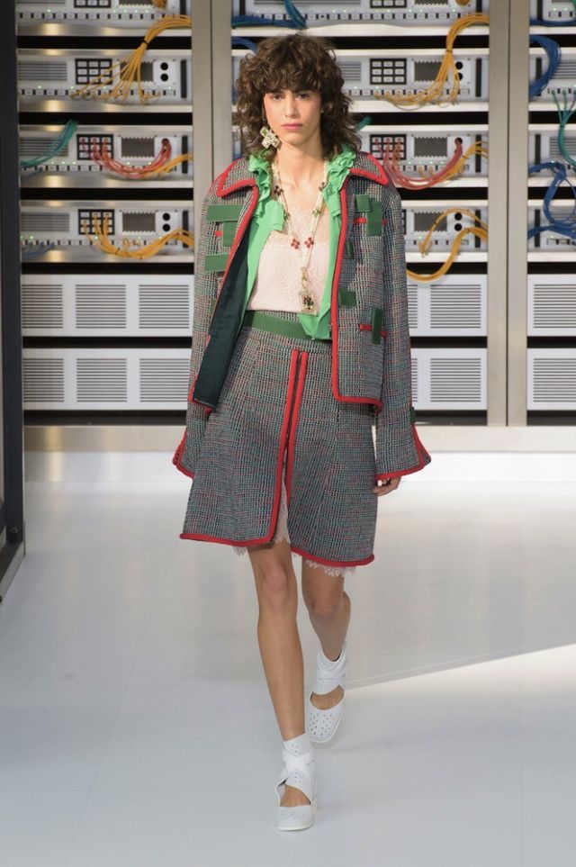 Paris Fashion Week: Chanel SS17