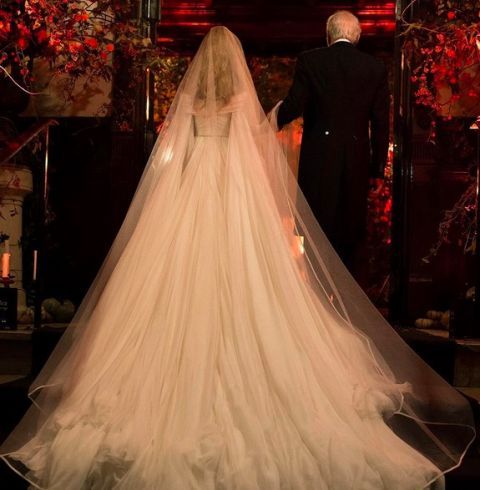 Textile, Bridal veil, Bridal clothing, Wedding dress, Gown, Formal wear, Veil, Tradition, Bride, Ivory, 