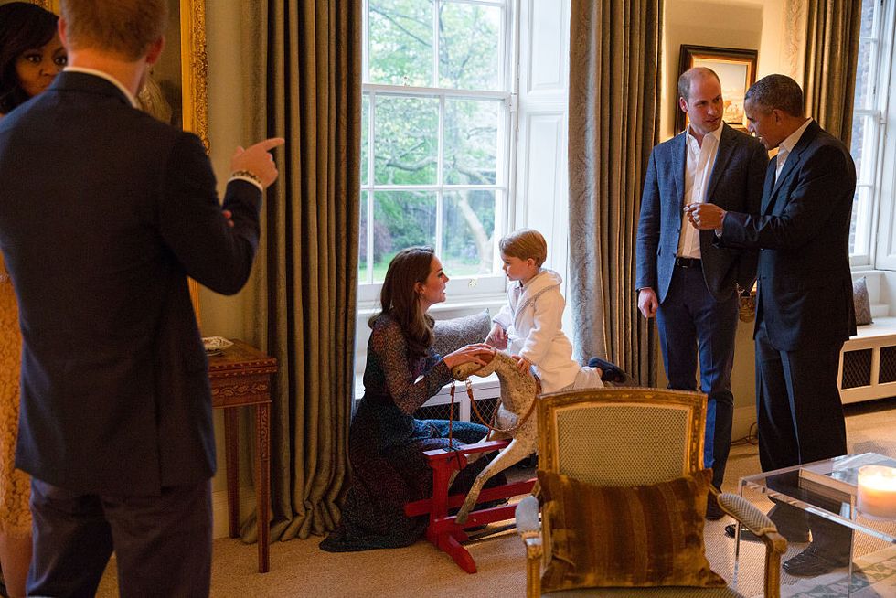 Obamas meet the royals at Kensington Palace