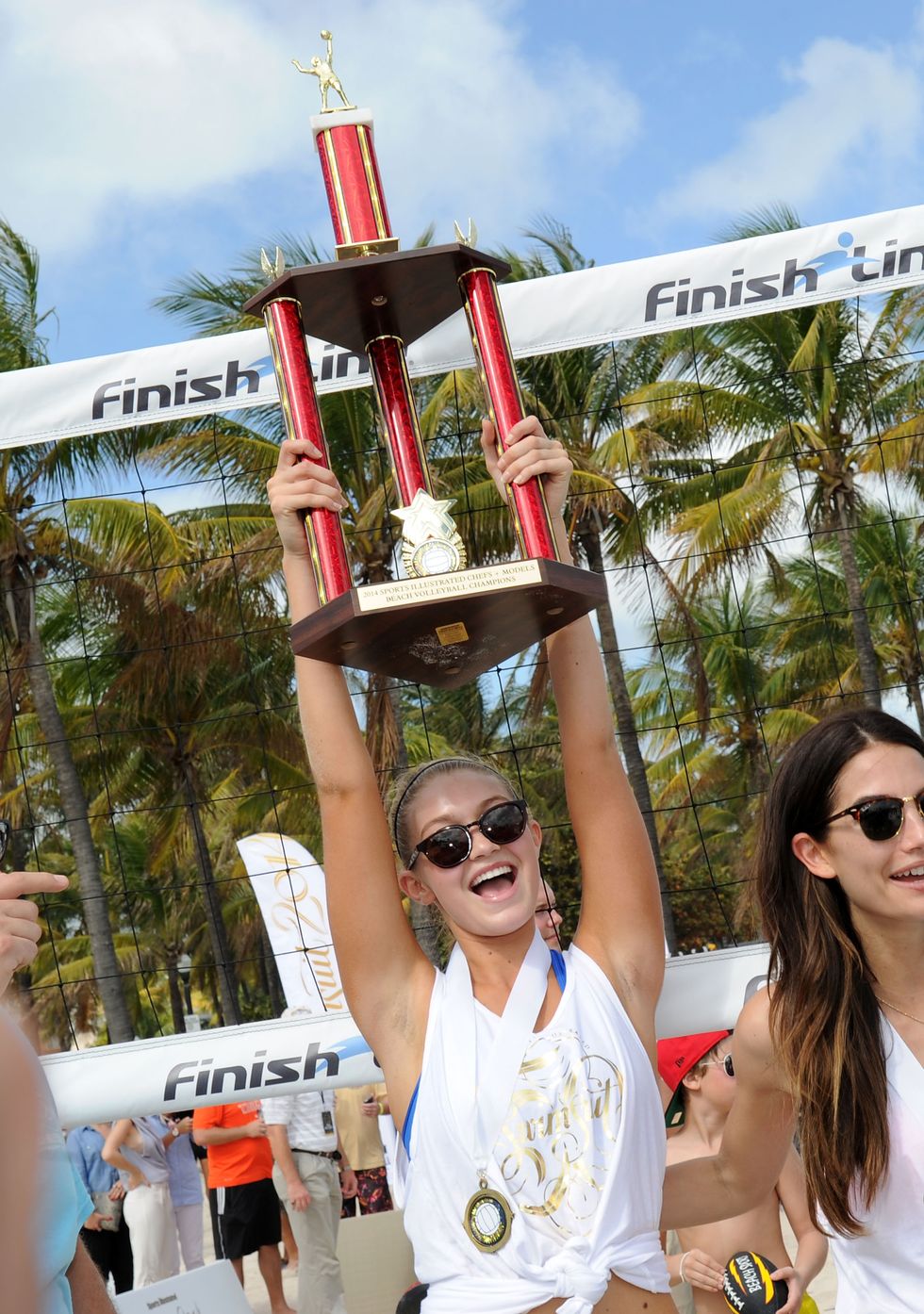 Gigi Hadid lifts trophy at Sports Illustrated Swimsuit 2014 Beach Volleyball game | ELLE UK