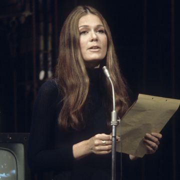 Feminist Activist Gloria Steinem closing gender pay gap: prohibiting employers to ask for salary history