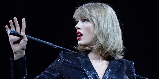 Taylor Swift on stage | ELLE UK
