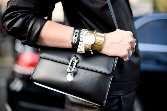 Model watch street style handbag